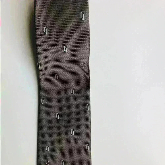 Oscar de la Renta Men’s Tie. - Picture 2 of 6